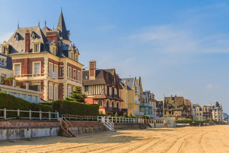 Station balnéaire de Trouville-sur-mer en Normandie.